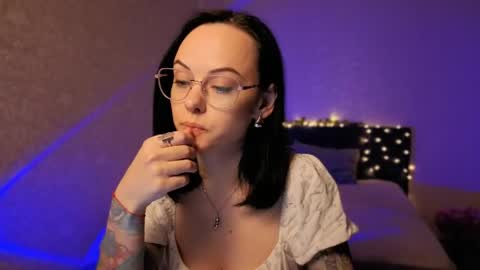 MiraSkyy online show from June 5, 6:36 pm