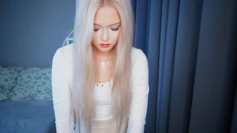 Snapshot of mirianscorgie chatting on October 15, 6:32 pm Elsa online show from October 15, 6:32 pm