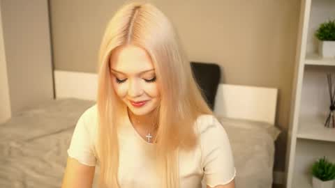 Snapshot of mirianscorgie chatting on October 18, 10:11 pm Elsa online show from October 18, 10:11 pm