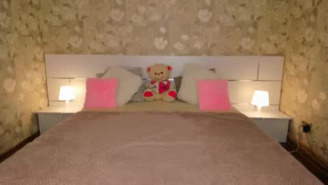 mishapallmer online show from March 18, 1:49 pm