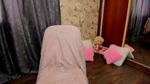 mishapallmer online show from April 9, 6:19 am