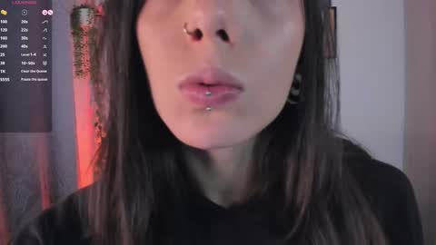 Snapshot of mishelkrave_ chatting on October 6, 1:44 am KRAVE online show from October 6, 1:44 am