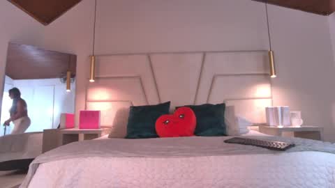 miss__ary_ online show from April 6, 11:33 am