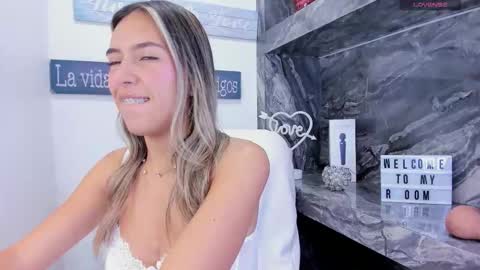 Zoe online show from November 19, 6:19 pm