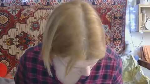 Elis online show from April 2, 10:46 am