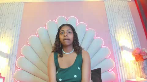 miss_evans_ online show from January 12, 2:22 pm