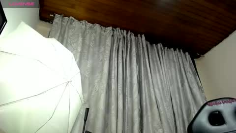 Snapshot of miss_foxxy_ chatting on October 17, 6:49 am miss_foxxy_ online show from October 17, 6:49 am