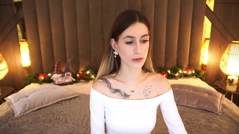 Snapshot of miss_martini chatting on December 28, 7:33 am online show from December 28, 7:33 am
