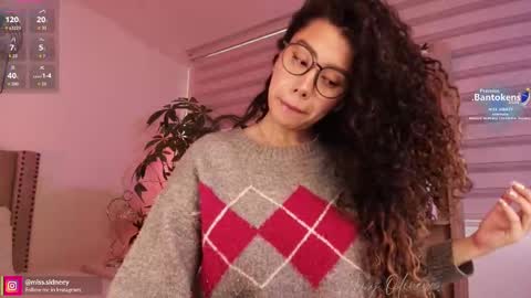 Snapshot of miss_sidney chatting on October 7, 1:15 pm Amy Olivera online show from October 7, 1:15 pm
