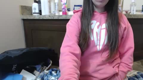 Snapshot of miss_sunshine01 chatting on February 4, 2:28 am Bella online show from February 4, 2:28 am