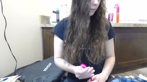 Snapshot of miss_sunshine01 chatting on February 15, 12:59 am Bella online show from February 15, 12:59 am