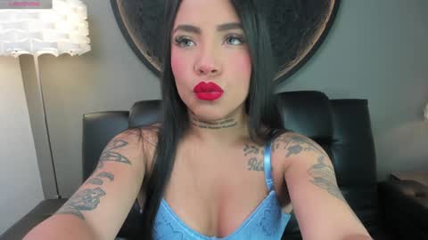 Snapshot of miss_vaiolette chatting on January 13, 11:08 am Vaiolette online show from January 13, 11:08 am