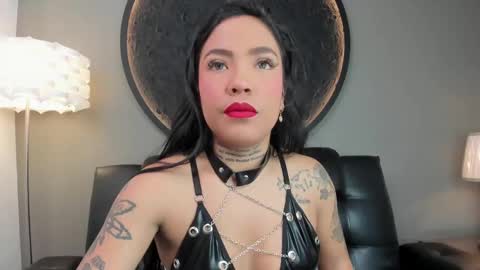 Snapshot of miss_vaiolette chatting on February 21, 11:01 am Vaiolette online show from February 21, 11:01 am