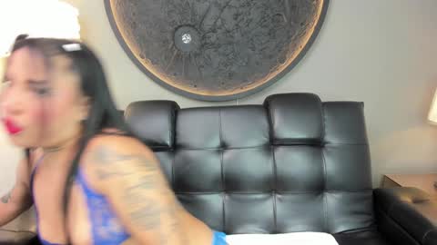 Snapshot of miss_vaiolette chatting on January 30, 11:01 am Vaiolette online show from January 30, 11:01 am