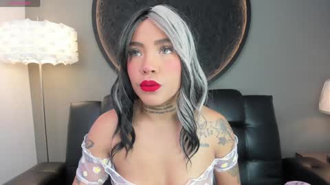 Snapshot of miss_vaiolette chatting on January 11, 11:02 am Vaiolette online show from January 11, 11:02 am