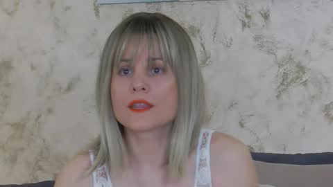 misscarlabang online show from April 14, 4:23 am