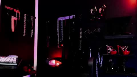 Missdarklady online show from September 18, 11:25 pm