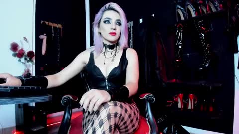 Missdarklady online show from February 27, 11:15 pm