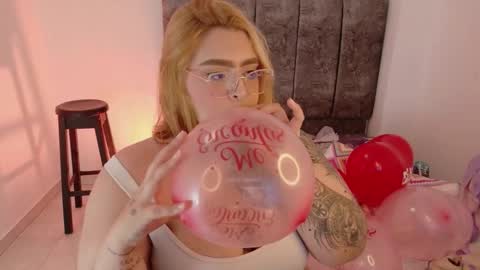 missevans_ online show from February 4, 7:28 pm