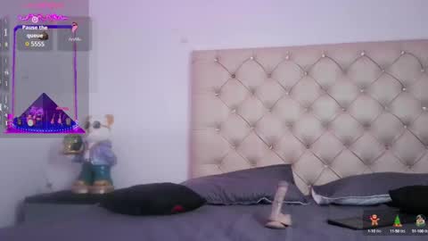 misskatiia online show from January 8, 12:26 pm