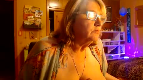 MissKittyFox online show from June 30, 4:56 am