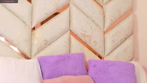 lyly  independient model online show from April 25, 5:43 pm