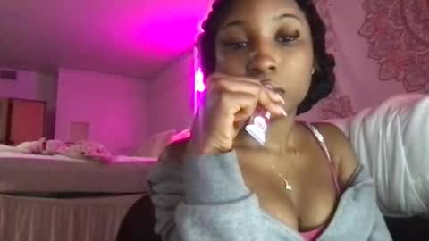 missmarimac online show from February 2, 5:39 am