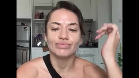 missroriann online show from May 14, 4:18 am