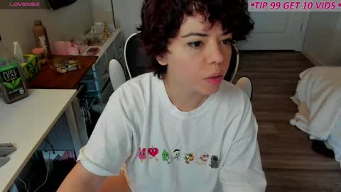 V Nessa online show from April 22, 6:38 pm