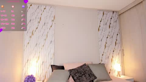 missvioleet online show from April 1, 5:21 pm