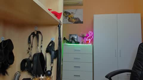 Mistress Kristi online show from November 18, 9:49 pm