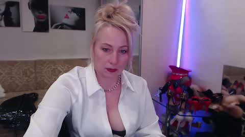 mistress_milfa online show from February 28, 6:40 pm