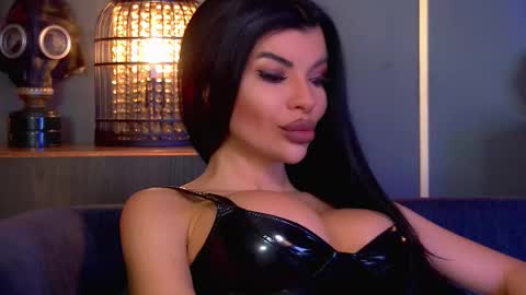 Elenia online show from January 9, 3:38 pm