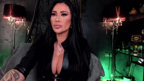 Snapshot of mistresskennya chatting on January 7, 5:31 pm mistresskennya online show from January 7, 5:31 pm