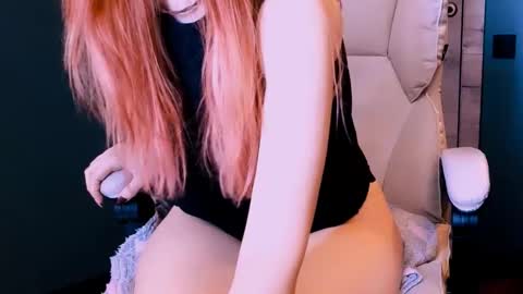 Snapshot of misty_arrow chatting on February 19, 10:12 am Jenny online show from February 19, 10:12 am