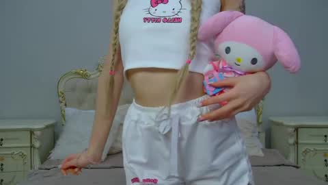 Misty online show from April 19, 6:10 pm