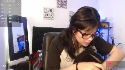 mixie_cute online show from November 4, 1:27 pm