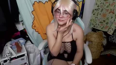 The Mochi Rainbow Variety Show online show from February 6, 1:27 am