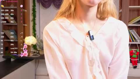 Laura online show from January 11, 1:21 am