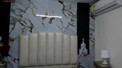 Hey Guys  Im Mollie online show from December 17, 12:09 pm