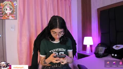 Molly online show from April 6, 3:02 pm