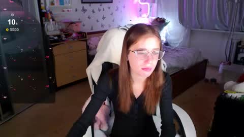 Molly Prvt is open online show from October 9, 6:39 am