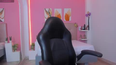    online show from November 5, 12:32 pm