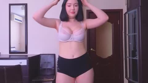 Snapshot of molly_millerr chatting on February 28, 7:37 am molly_millerr online show from February 28, 7:37 am