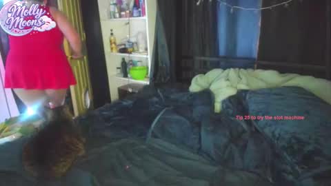 molly_moons online show from January 19, 5:14 am