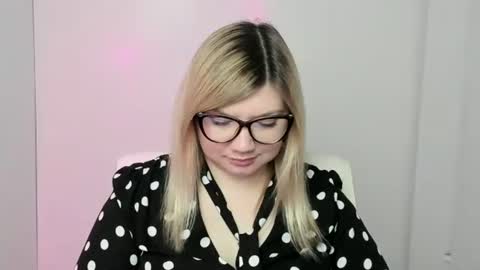 Molly online show from October 15, 11:57 am