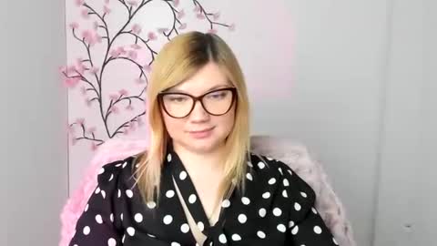 Molly online show from March 12, 4:09 pm