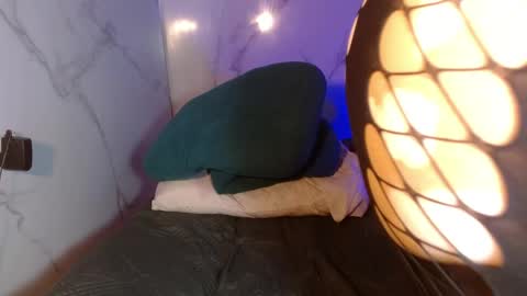  MOLLY  GUNSG online show from April 15, 10:32 pm