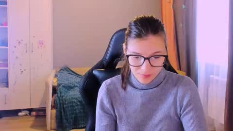  KIRA  online show from March 2, 2:00 am