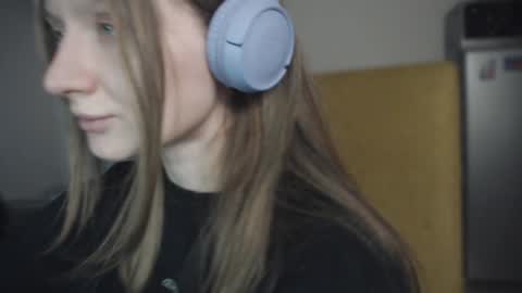 mollytucker online show from January 18, 12:04 pm